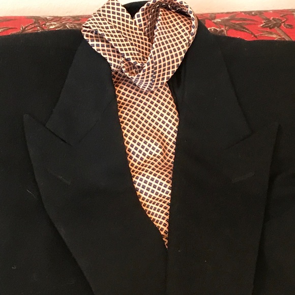 GIFTABLE🎁DOLCE & GABBENA SILK CREVAT (TIE) NEW IN BOX WITH TAGS RETAIL $700. - Picture 14 of 16